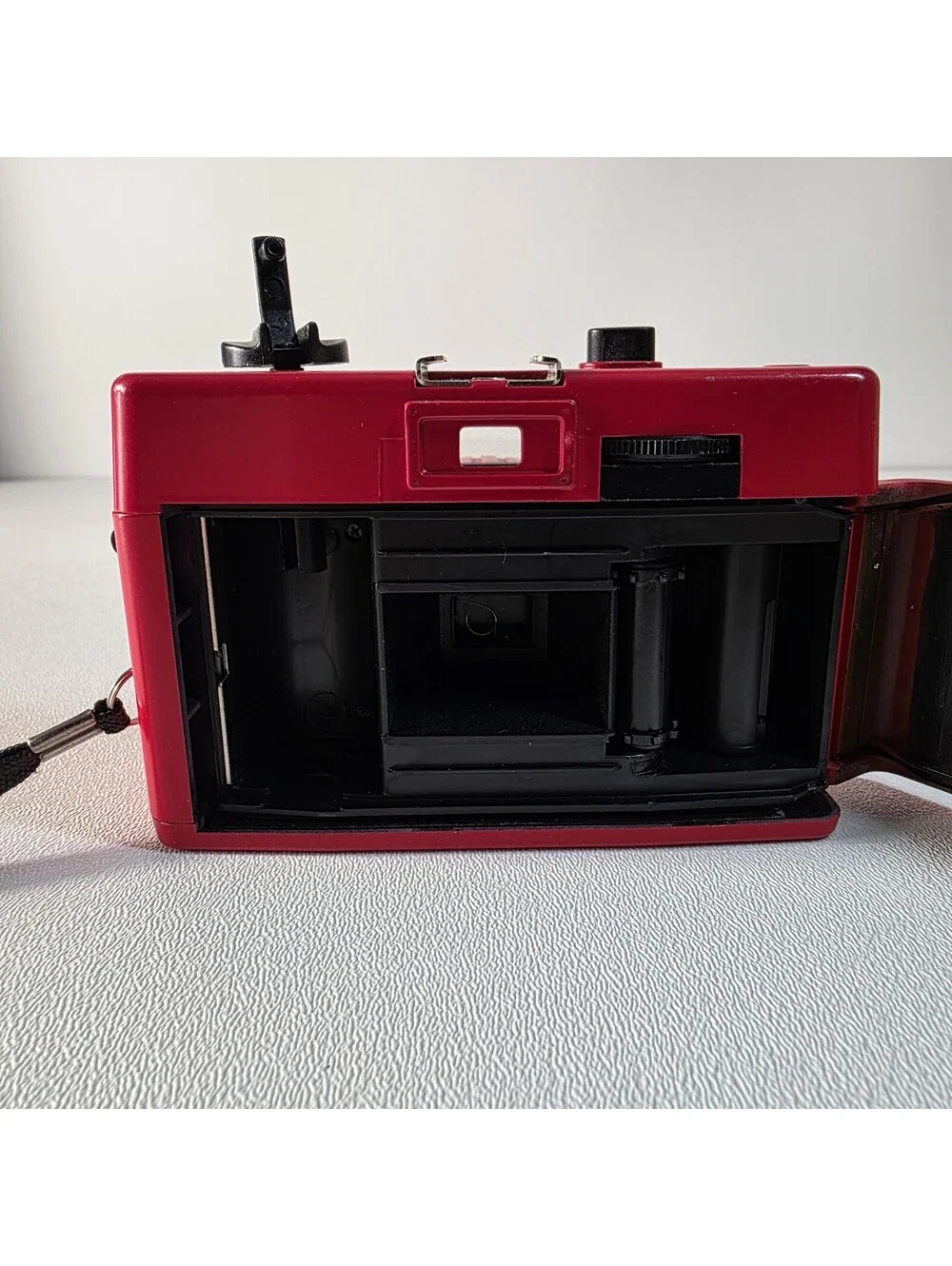 Red Holga 135 35mm Retro Point & Shoot Film Camera